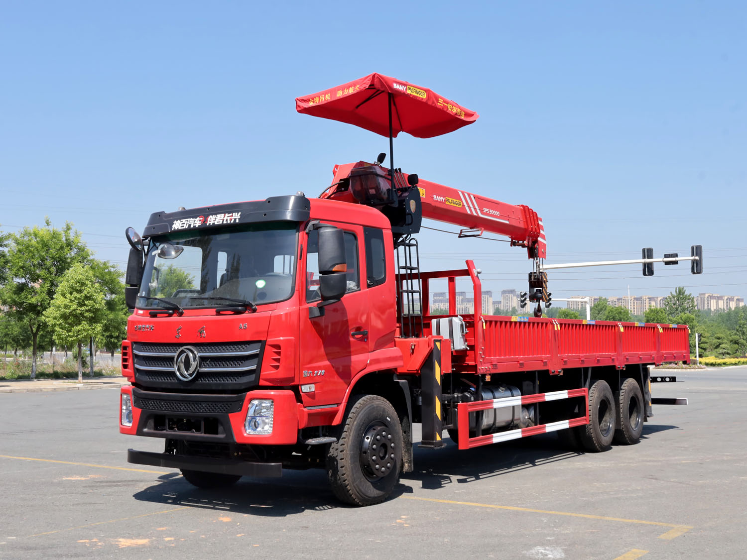 東風(fēng)A5后雙橋上裝三一12噸直臂式吊機
