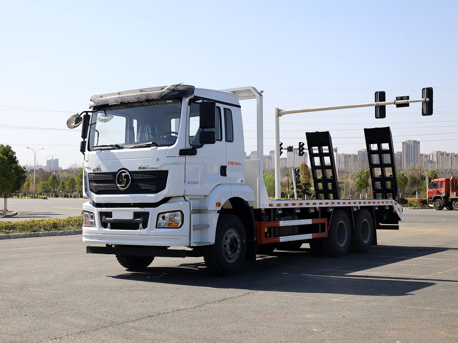 陜汽德龍新M3000后雙橋平板運(yùn)輸車