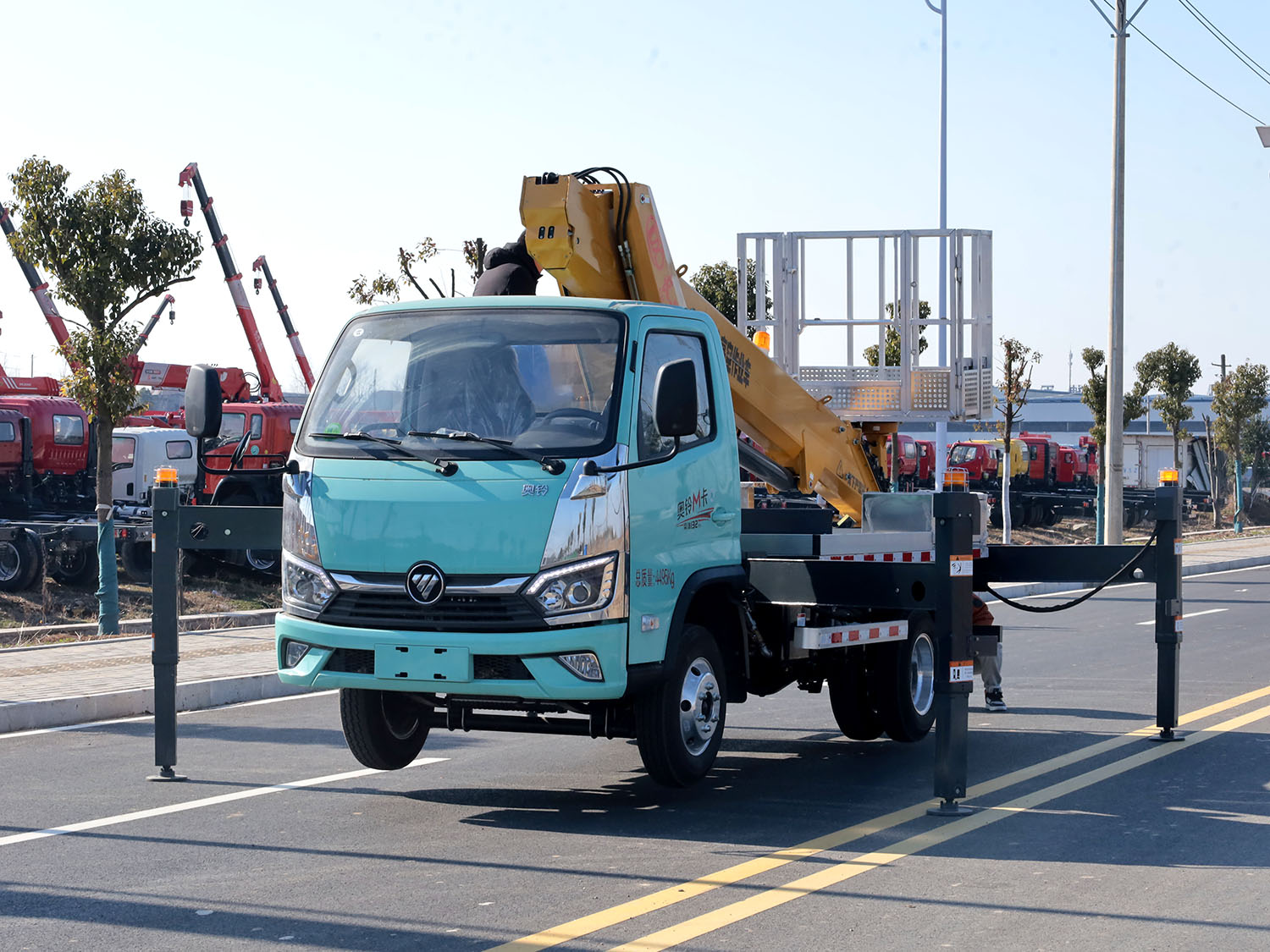 福田奧鈴M卡藍(lán)牌27米高空作業(yè)車