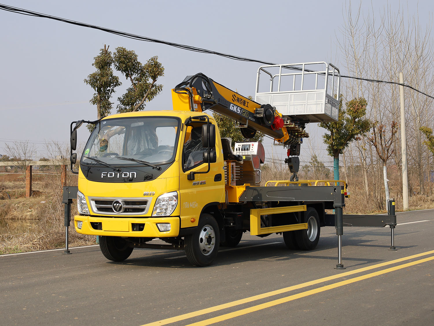 福田奧鈴捷運(yùn)藍(lán)牌三合一高空作業(yè)車