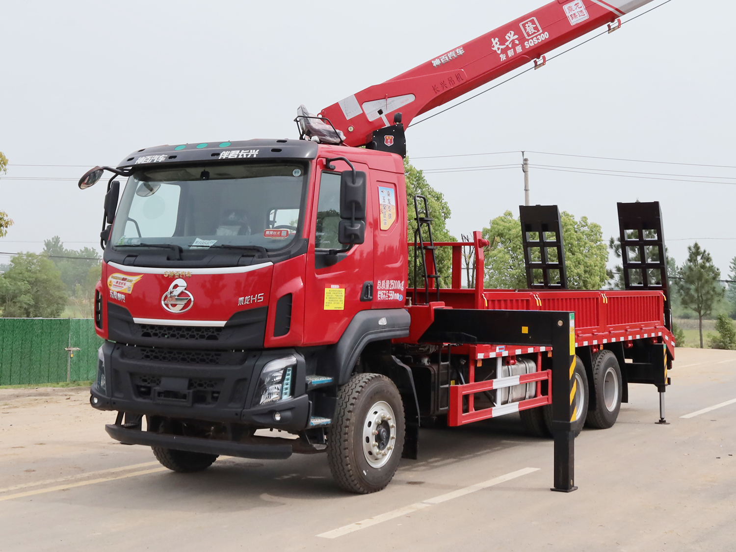 東風(fēng)柳汽乘龍H5后八輪上裝長興發(fā)財版12噸直臂式吊機（帶爬梯）