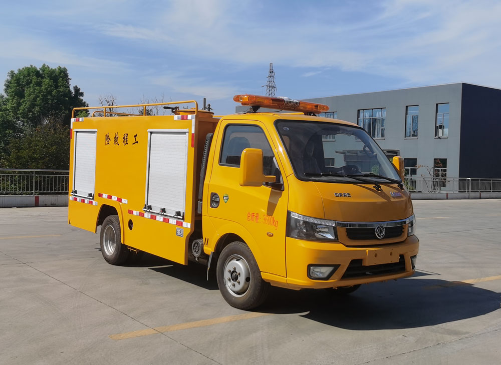 東風(fēng)輕卡1000方排水型救險(xiǎn)車(chē)