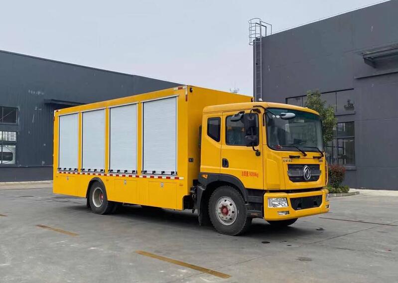 天錦救險(xiǎn)型裝備車