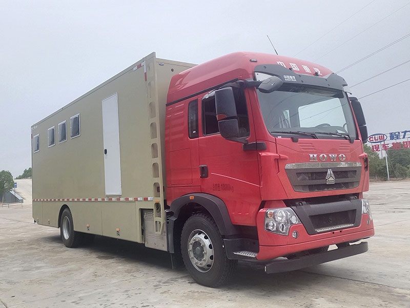 豪沃8人淋浴車