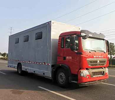 豪沃8人淋浴車
